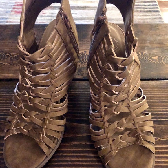 Shoes - Picture 2 of 6